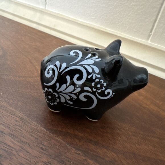Black White Ceramic Farm Animal Salt Pepper Shakers Pig  Floral Cottagecore - Picture 4 of 9